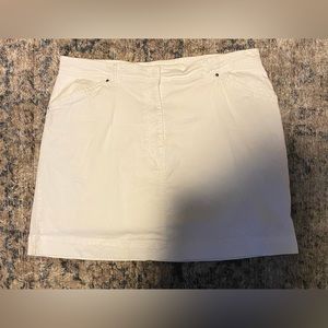 Studio works white stretch skort size 18